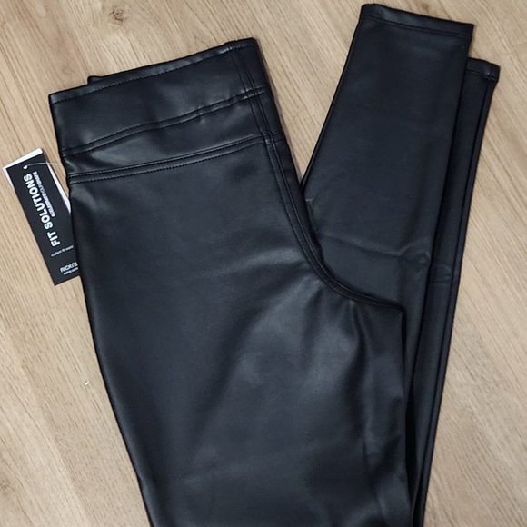 NWT Faux Leather Leggings - Picture 5 of 6